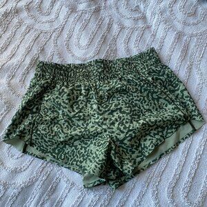 Athleta Printed Hustle 3" Running Short Leopard Green Print Size S
